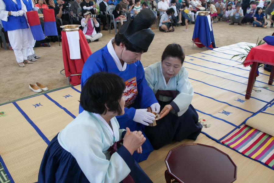 크기변환_전통혼례시연025.jpg